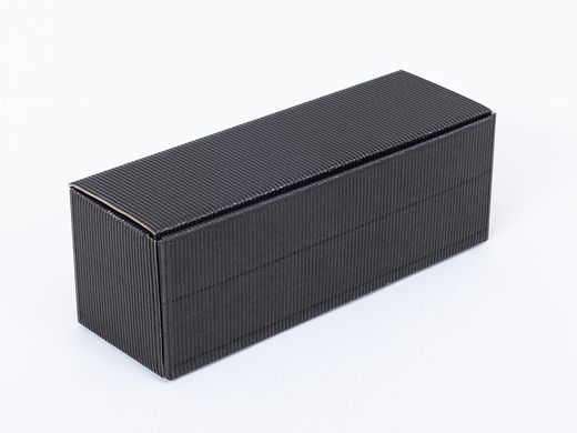 Czarny karton ozdobny na 1 butelkę wina 323x105x110mm 4W FE 450g/m² Paleta 800 szt.