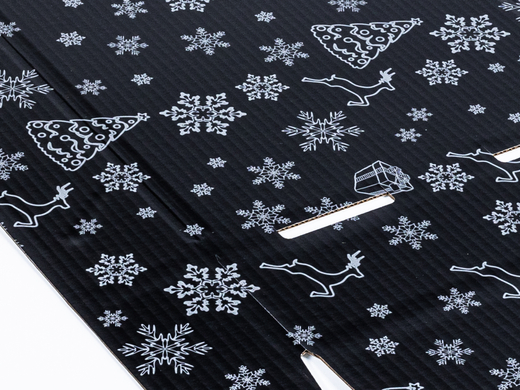 Karton fasonowy świąteczny czarny w srebrne śnieżynki i renifery 400x300x90mm 3W B 460g/m2 FSC Mix Paczka 90 szt.