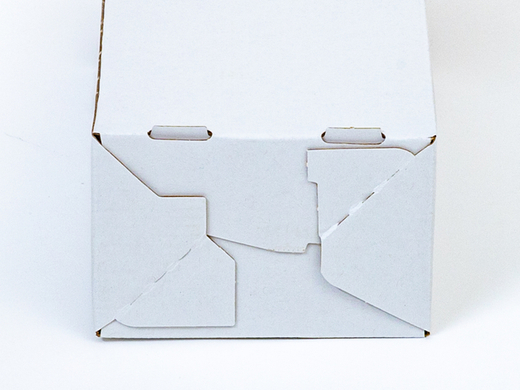 Karton fasonowy z paskiem klejowym i tasiemką zrywającą 200x120x80mm 3W E 350g/m2 Biały Zestaw palet 57600 szt.