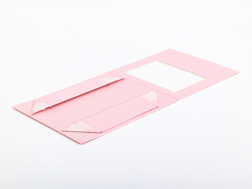 Różowe pudełko magnetyczne z okienkiem 203x152x55 mm 1 szt.