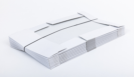 Karton fasonowy z paskiem klejowym i tasiemką zrywającą 400x300x80mm 3W E 390g/m2 Biały-Biały Zestaw palet 4200 szt.