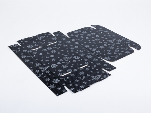 Karton fasonowy świąteczny czarny w srebrne śnieżynki i renifery 400x300x90mm 3W B 460g/m2 FSC Mix Komplet 10 szt.