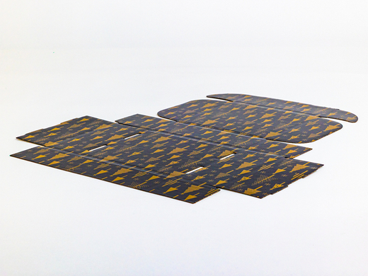 Czarny karton świąteczny fasonowy złoty nadruk choinki 305x270x110mm 3W B 490g/m2 Komplet 10 szt.