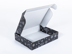 Karton fasonowy świąteczny czarny w srebrne śnieżynki i renifery 400x300x90mm 3W B 460g/m2 Komplet 10 szt.