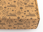 Brązowy karton świąteczny fasonowy czarny nadruk Merry Christmas 320x320x100mm 3W B 450g/m2 Paczka 90 szt.
