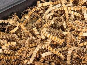 Wypełniacz do paczek Eko Kraft papierowy ekologiczny ozdobny wiórki Naturalny / Brązowy - Karton 5kg