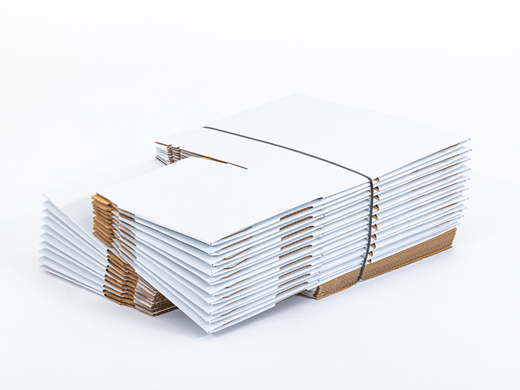 Karton fasonowy z paskiem klejowym i tasiemką zrywającą 300x200x150mm 3W B 360g/m2 Biały Paleta 1440 szt.