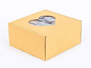 Pudełko prezentowe z okienkiem w kształcie serca brązowe 200x200x10...