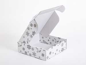 Karton fasonowy świąteczny biały w czarne śnieżynki i renifery 320x...