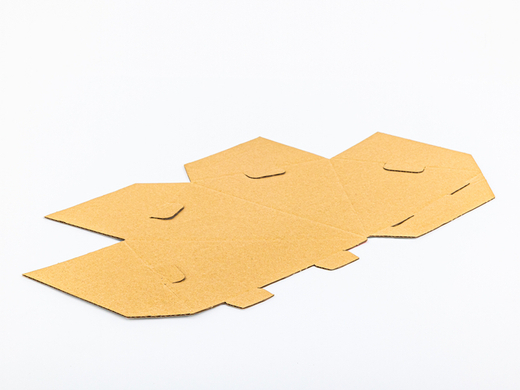 Stożek ochronny na paletę z nadrukiem „Nie piętrować” 195x195x230mm 3W B 360g/m2 Biały FSC Mix Paleta 2800 szt.