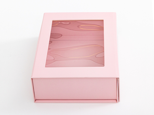 Różowe pudełko magnetyczne z okienkiem 203x152x55 mm 1 szt.